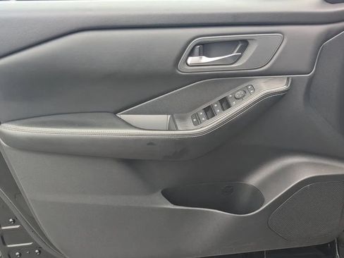 Certified 2024 Nissan Rogue SV FWD image 10
