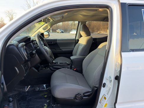 Used 2022 Toyota Tacoma SR image 10