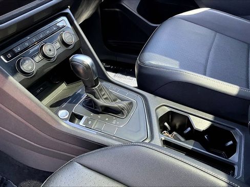 Used 2021 Volkswagen Tiguan SE w/ Panoramic Sunroof Package FWD image 19