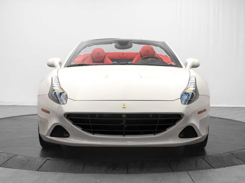 Used 2016 Ferrari California T RWD image 2