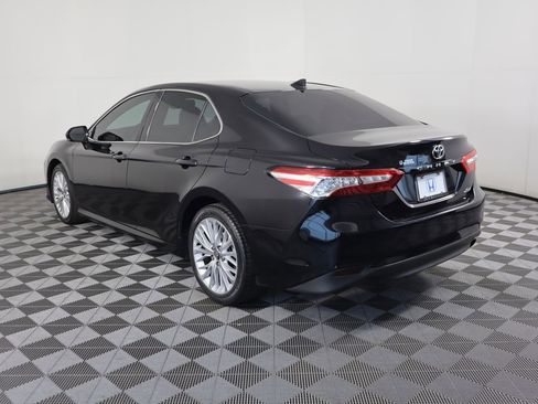 Used 2019 Toyota Camry XLE image 7