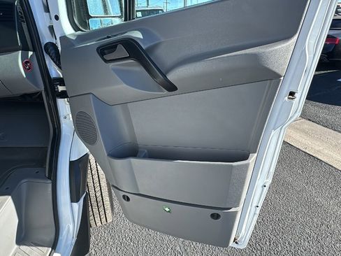 Used 2014 Mercedes-Benz Sprinter 2500 image 27