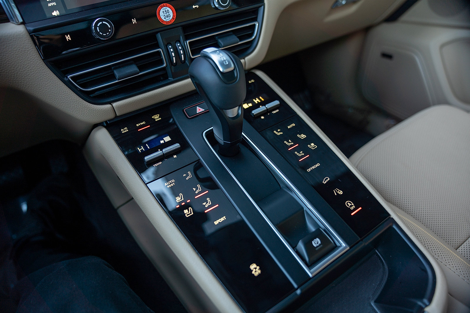 Certified 2026 Porsche Macan AWD/4WD image 14
