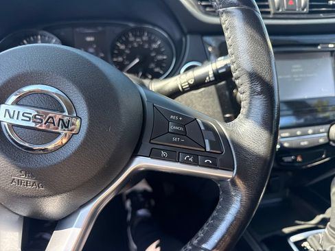 Used 2017 Nissan Rogue Sport SL AWD/4WD image 36