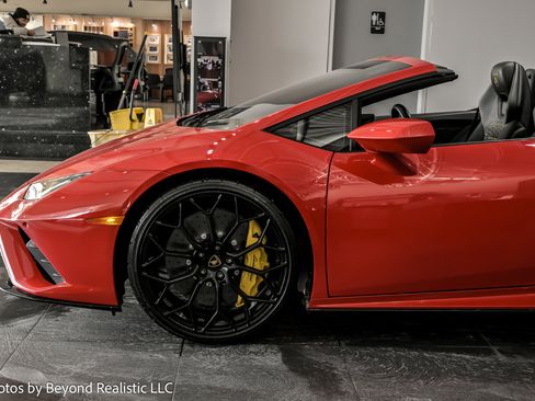 Used 2023 Lamborghini Huracan EVO image 12