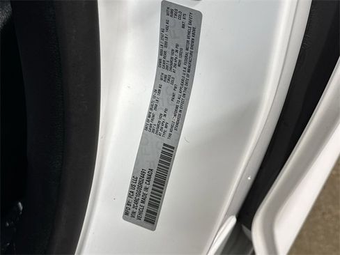 Used 2025 Chrysler Pacifica Limited image 32