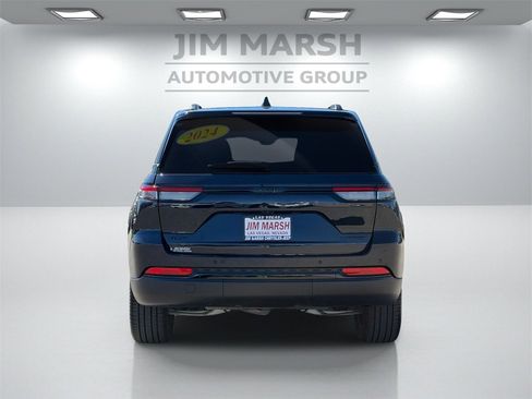 Certified 2024 Jeep Grand Cherokee Limited w/ Black Appearance Package image 5