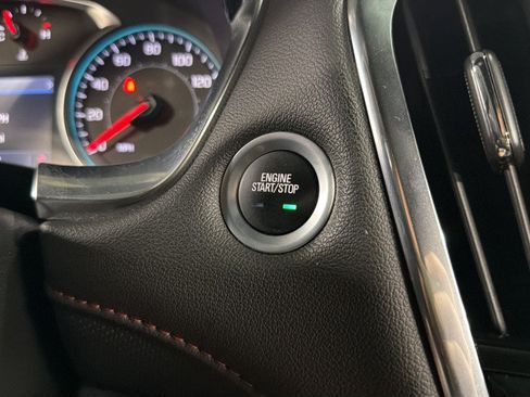 Used 2023 Chevrolet Traverse RS FWD image 26