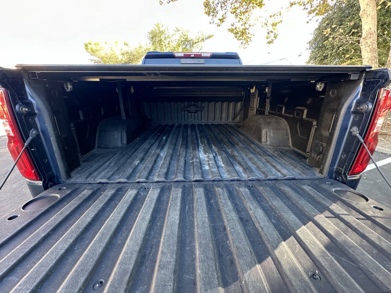 Used 2019 Chevrolet Silverado 1500 LTZ w/ LTZ Premium Package AWD/4WD image 25