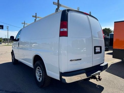 Used 2020 Chevrolet Express 3500 w/ Driver Convenience Package RWD image 5