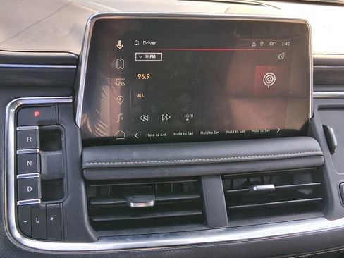 Used 2023 GMC Yukon SLT w/ SLT Luxury Package image 7