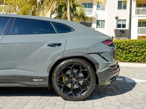 Used 2023 Lamborghini Urus Performante image 16