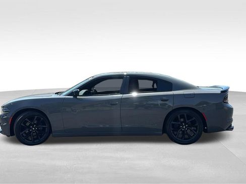 Used 2019 Dodge Charger SXT w/ Blacktop Package RWD image 4