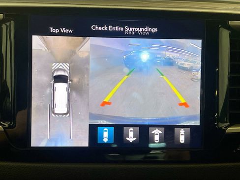 Used 2020 Chrysler Pacifica Touring w/ Advanced Safetytec Group image 10