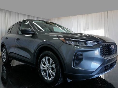 Used 2023 Ford Escape Active image 2