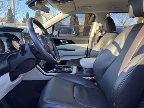 Used 2024 Kia Carnival EX image 14