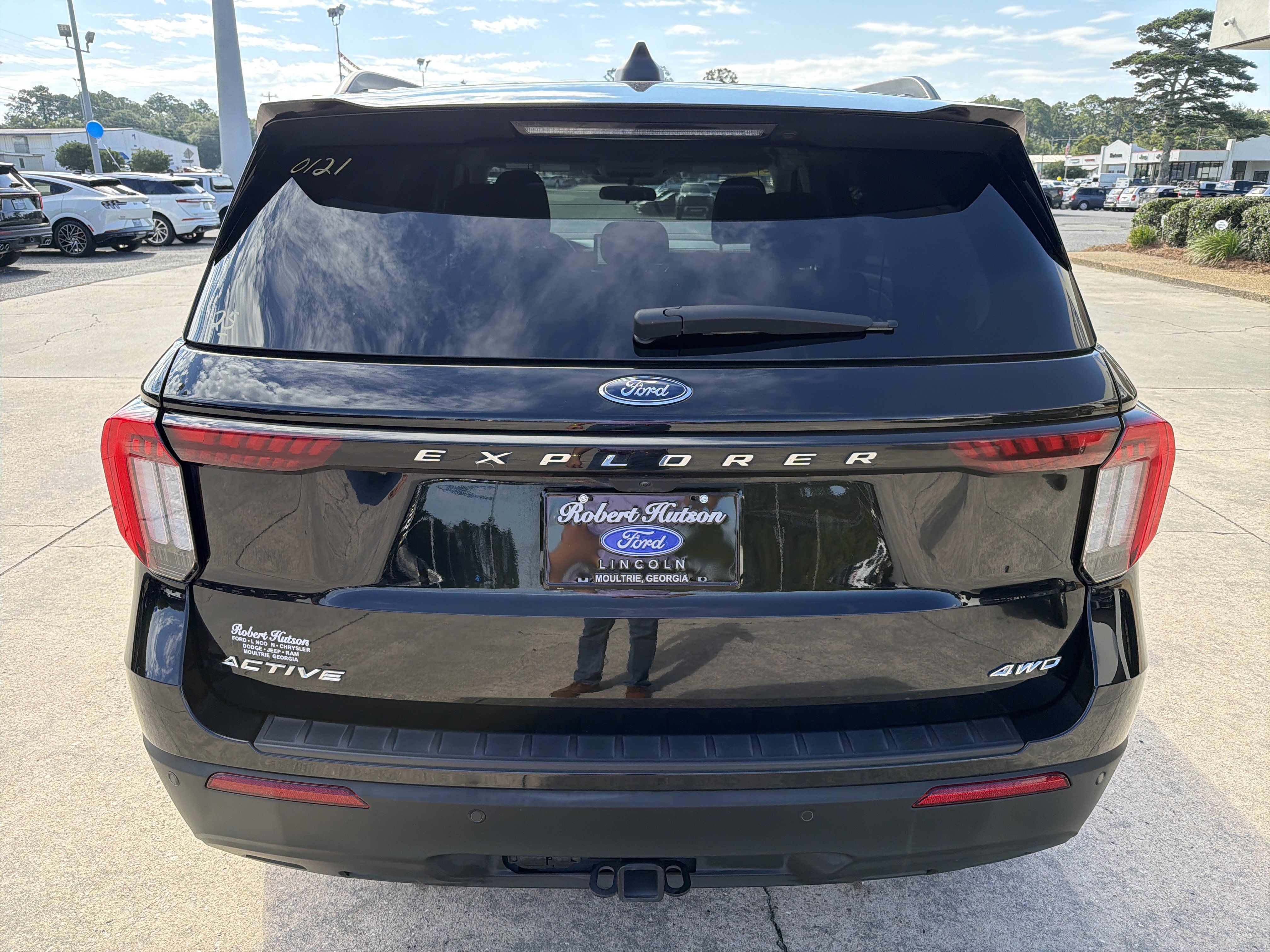 Used 2025 Ford Explorer Active AWD/4WD image 7
