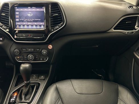 Used 2019 Jeep Cherokee Limited FWD image 32