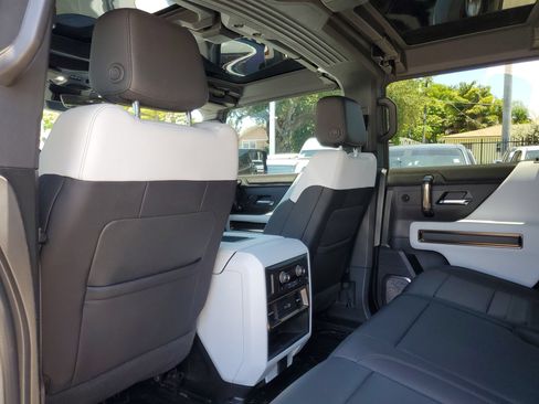 Used 2024 GMC Hummer EV 2X w/ Extreme Off-Road Package AWD/4WD image 12