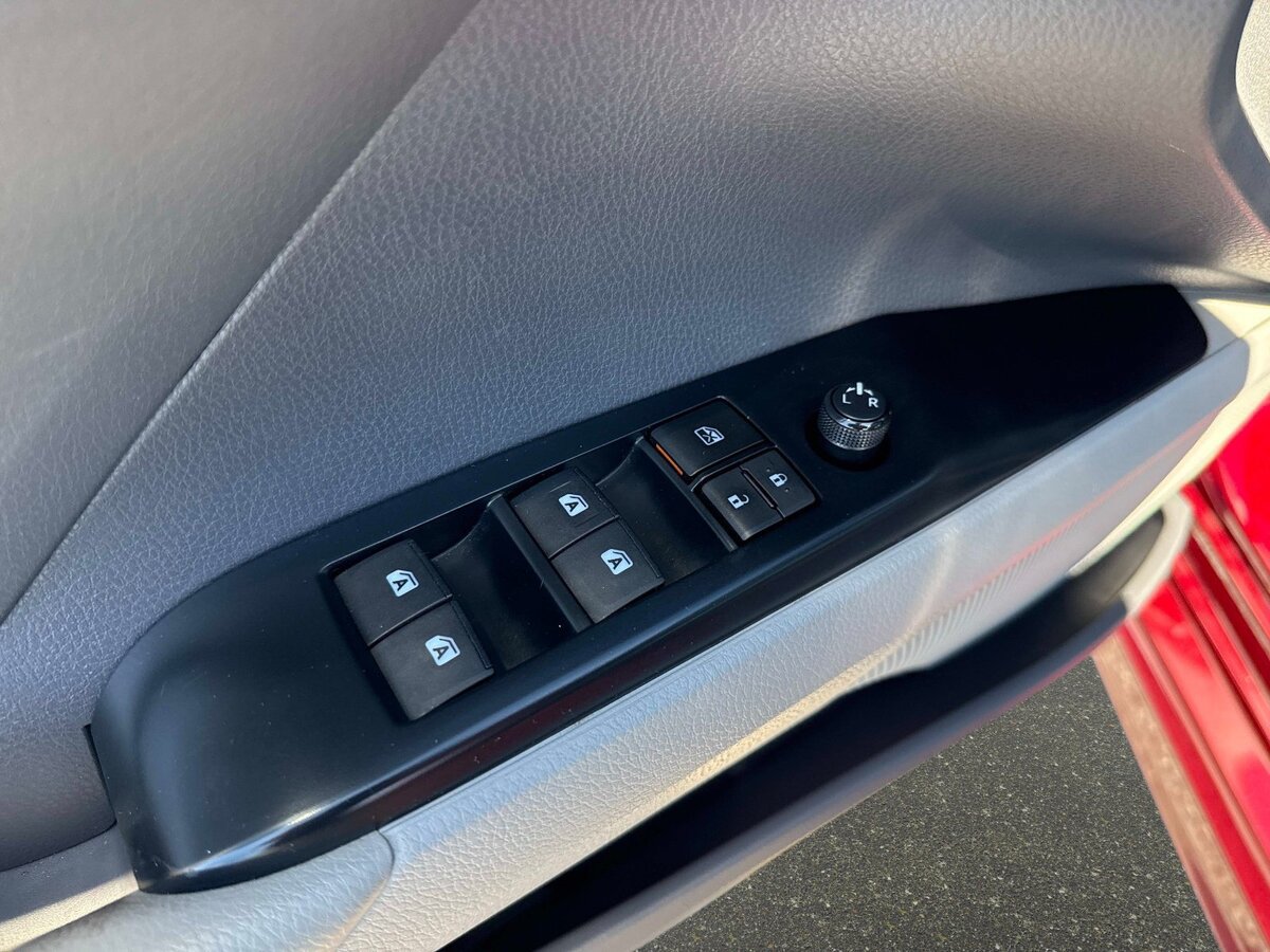 Used 2018 Toyota Camry SE w/ Moonroof Package FWD image 13