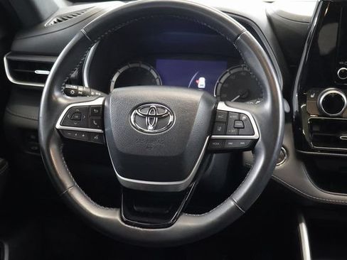 Used 2023 Toyota Highlander XSE AWD/4WD image 17