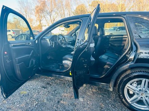 Used 2016 Porsche Cayenne S image 10