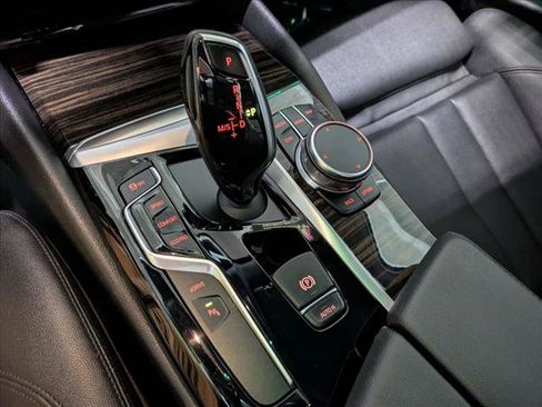 Used 2018 BMW 530e RWD image 11