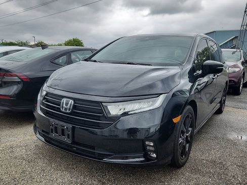 Used 2024 Honda Odyssey Sport image 3