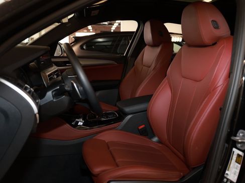 Used 2025 BMW X4 xDrive30i image 11