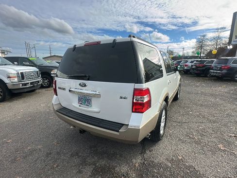 Used 2013 Ford Expedition XLT image 4