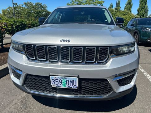 Used 2022 Jeep Grand Cherokee Limited AWD/4WD image 2