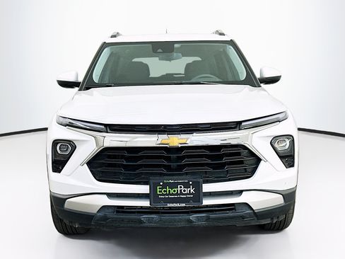 Used 2025 Chevrolet TrailBlazer LT AWD/4WD image 2