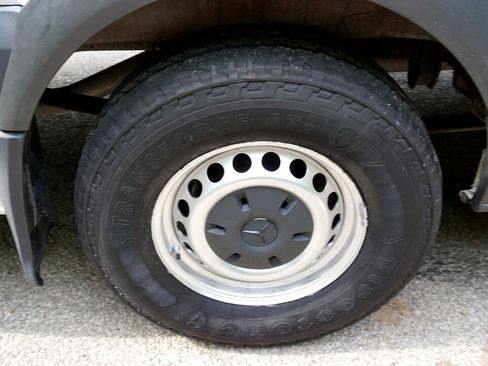 Used 2015 Freightliner Sprinter 2500 image 11