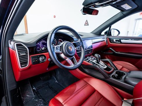 Used 2022 Porsche Cayenne Platinum Edition image 34