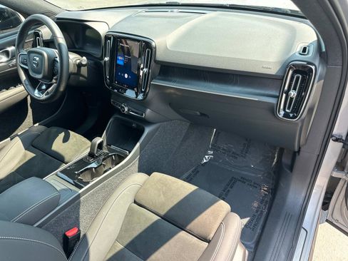 Certified 2023 Volvo XC40 Recharge Ultimate image 26