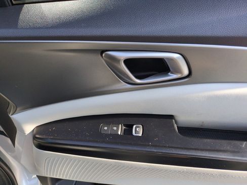 Used 2023 Kia Carnival LX FWD image 25