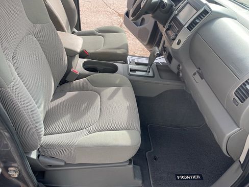 Used 2019 Nissan Frontier SV image 13