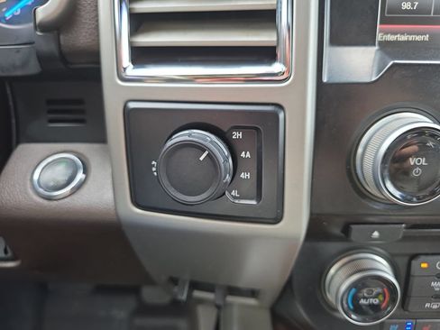 Used 2015 Ford F150 King Ranch w/ Equipment Group 601A Luxury AWD/4WD image 26