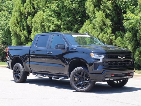 Used 2025 Chevrolet Silverado 1500 LT Trail Boss w/ Convenience Package II AWD/4WD image 2