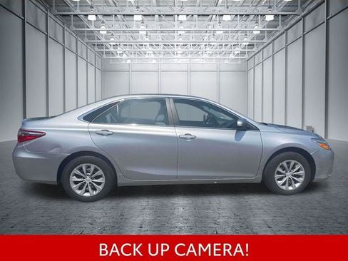 Used 2017 Toyota Camry LE FWD image 5
