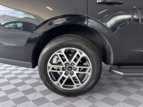 Used 2025 Ford Expedition Active AWD/4WD image 13