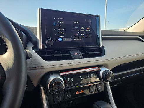 Used 2025 Toyota RAV4 XLE image 24