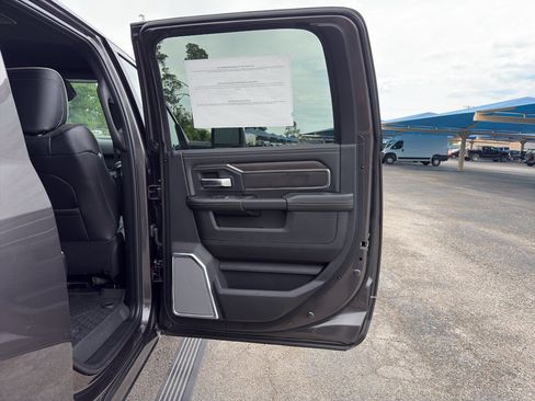New 2026 RAM 2500 Laramie AWD/4WD image 16