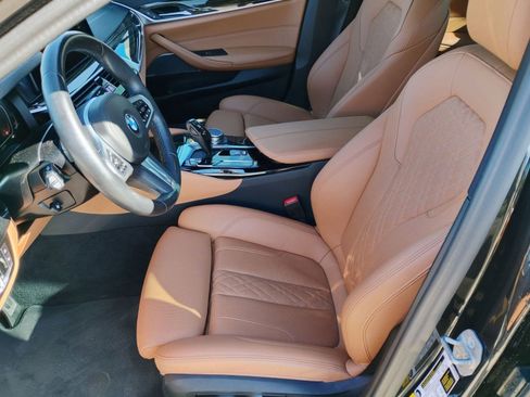 Used 2023 BMW 530i w/ M Sport Package image 4