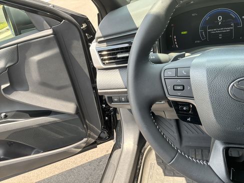 Used 2026 Toyota Camry Hybrid FWD image 19