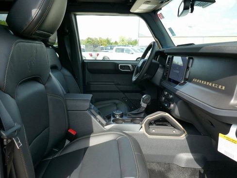 New 2025 Ford Bronco Badlands image 9