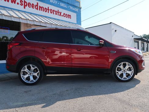 Used 2019 Ford Escape Titanium FWD image 4