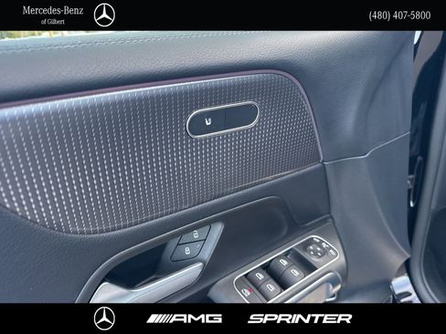 Used 2022 Mercedes-Benz GLB 250 4MATIC image 14
