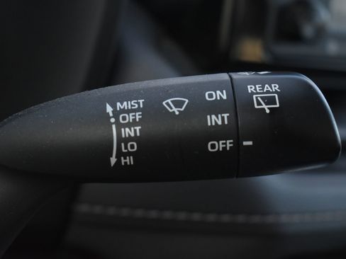 Used 2021 Toyota RAV4 LE image 21