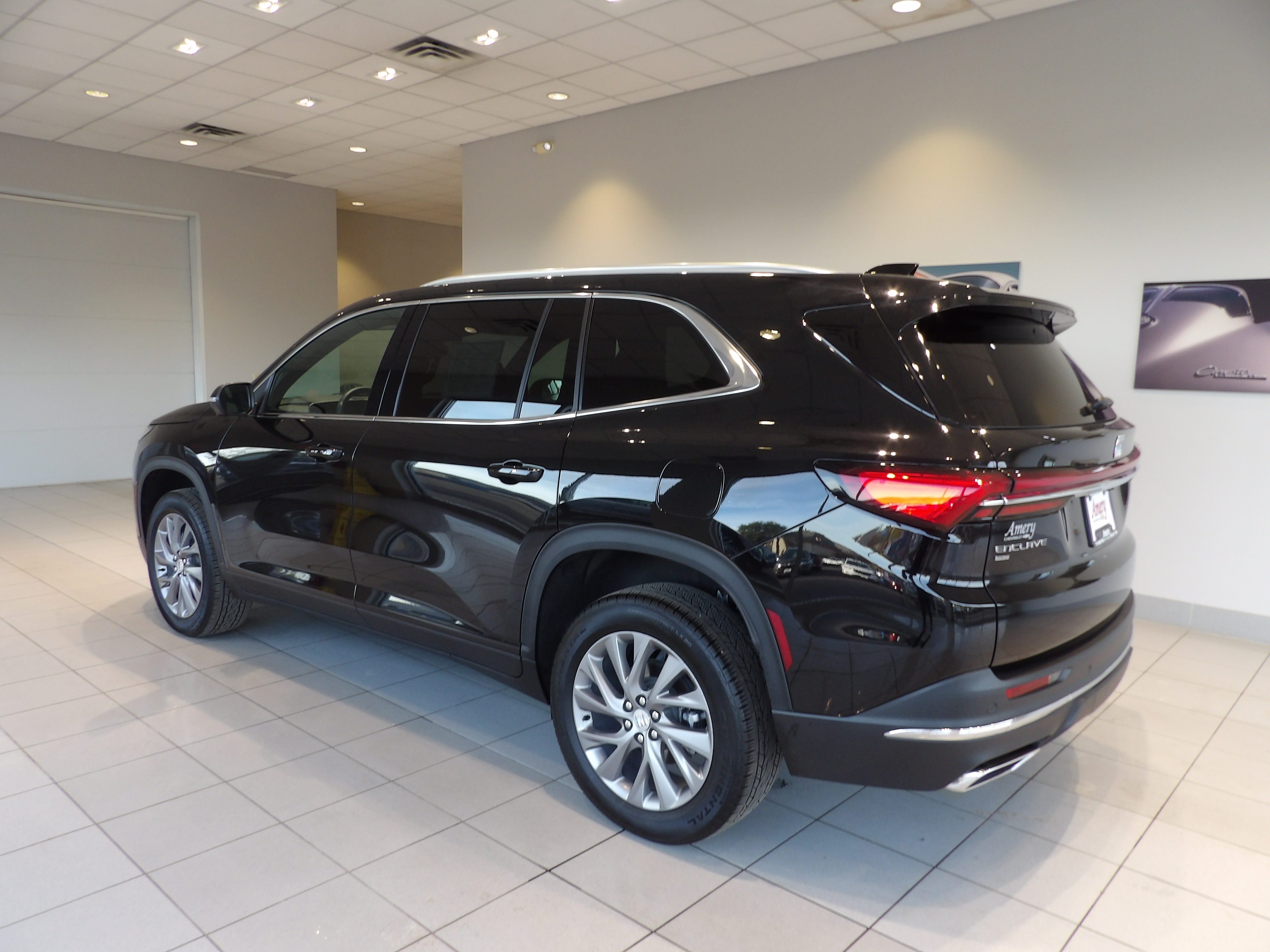 Used 2025 Buick Enclave Preferred w/ Power Package AWD/4WD image 8